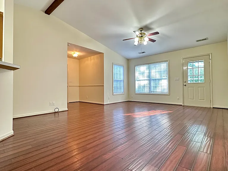 1620 Ridgecrest Dr #B — Photo 2