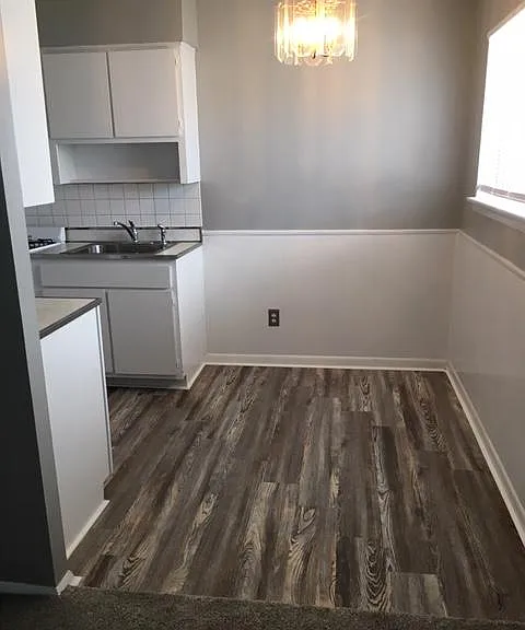 Kitchen dining area