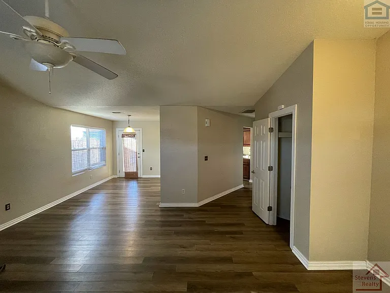 4416 SW Hickory Ln — Photo 8