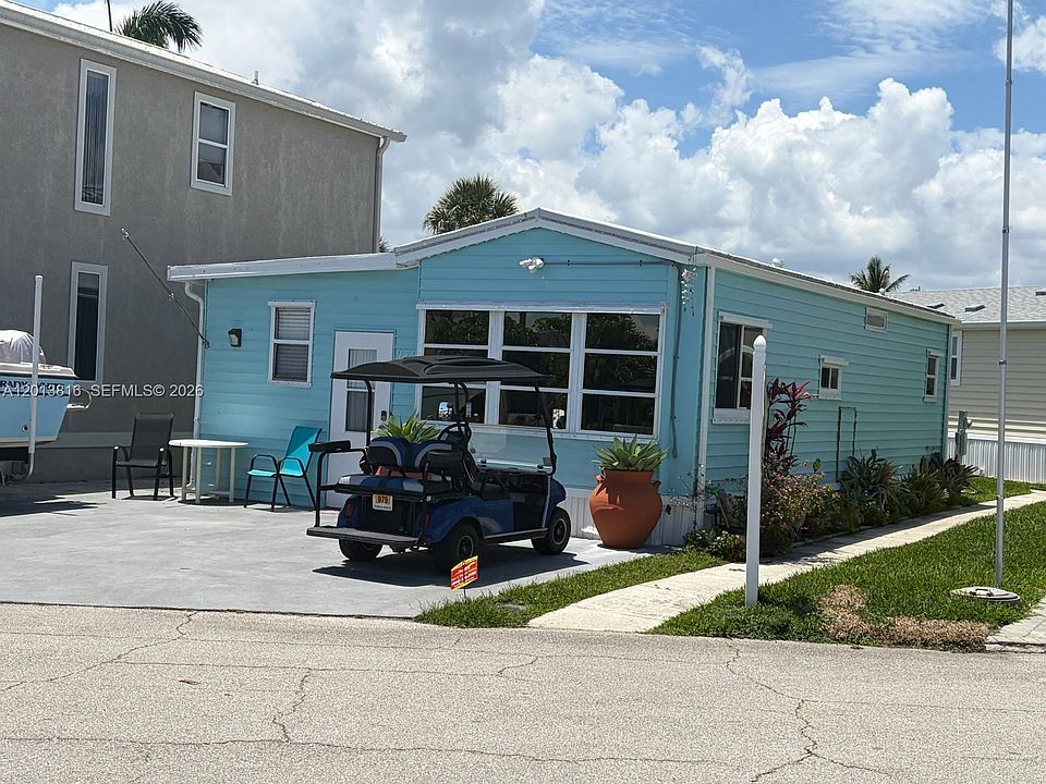 1st image of 979 Nettles Blvd