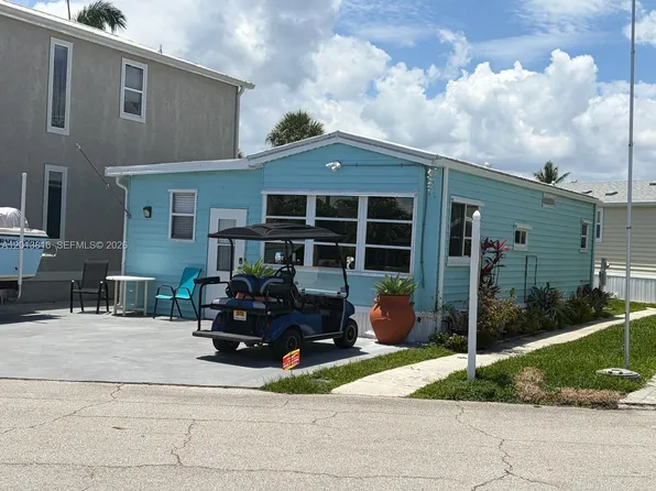 979 Nettles Blvd, Jensen Beach, FL 34957