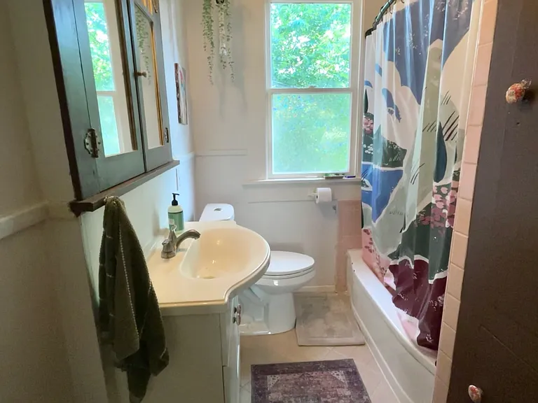 807 W Agarita Ave — Photo 12