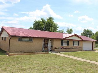 430 W 4th St, Vici, OK 73859
