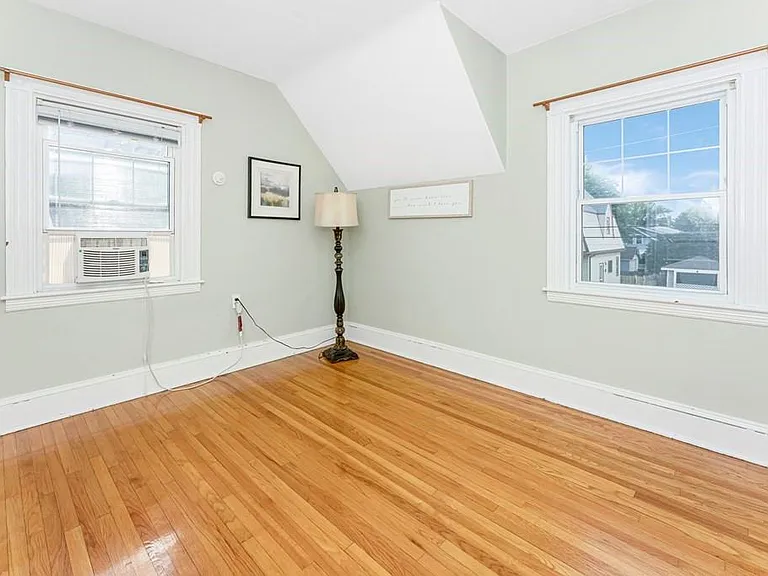 11 Webster St — Photo 11