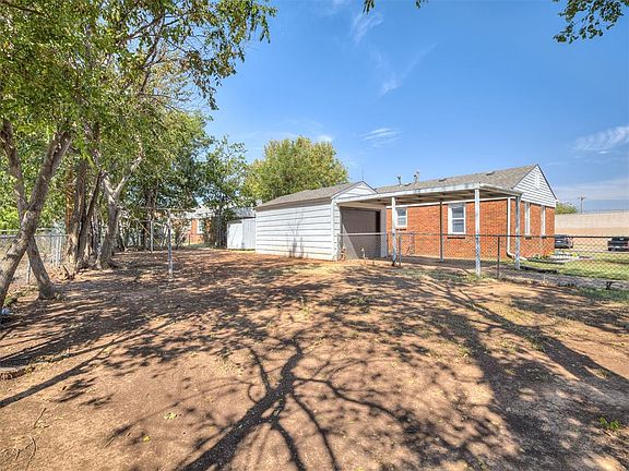 3rd image of 100 W Myrtle Dr