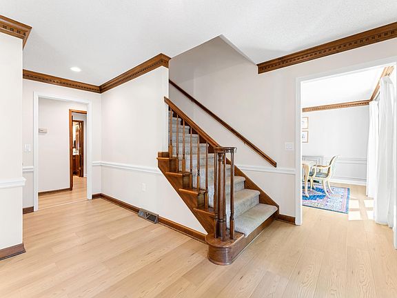 4th image of 105 Gleneagles Ct