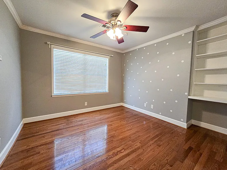 9507 Meadowbriar Ln — Photo 32