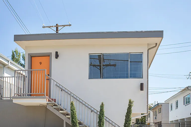 377 W Lexington Dr #9 — Photo 1