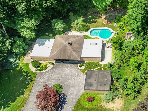 4th image of 1185 Point O Woods Dr