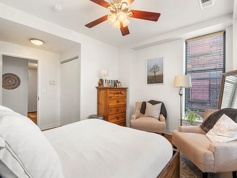 222 Montgomery St #3H — Photo 18