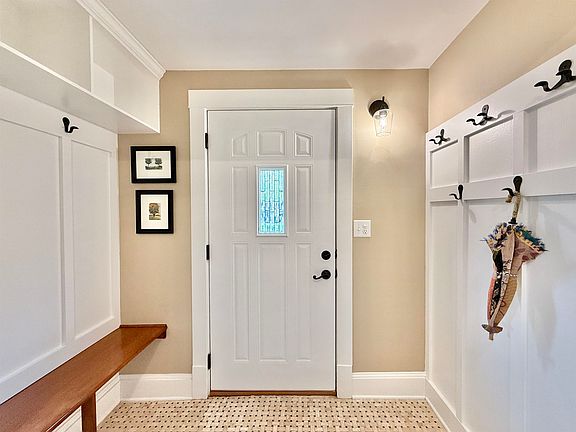 2nd image of 852 Sherwood Dr NW