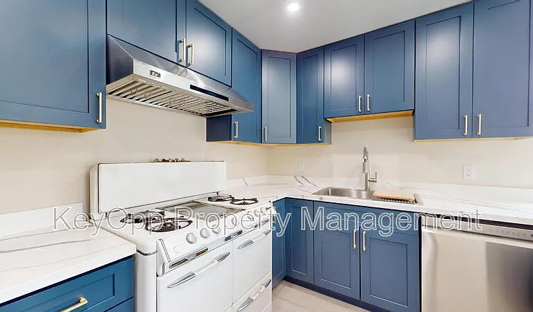 976 Masson Ave #3 — Photo 6