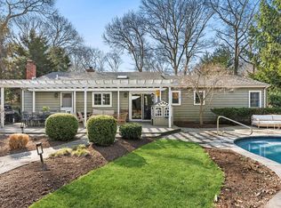 10 Rolling Hill Rd, Hampton Bays, NY 11946