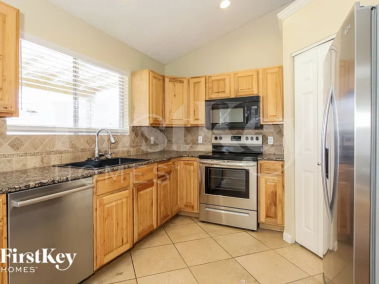 6408 W Grandview Rd — Photo 7