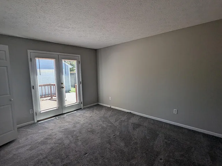 6019 Kingsley Dr — Photo 9