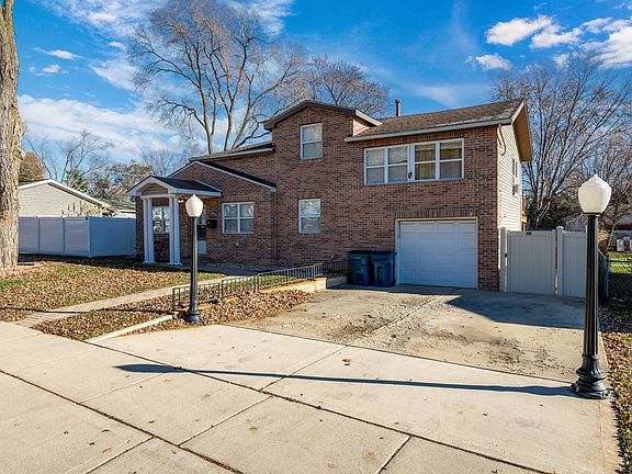 3rd image of 1585 Charles Dr