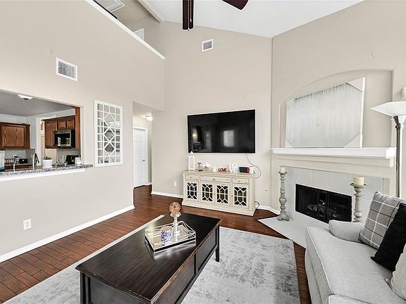 4th image of 15934 Breanna Ln