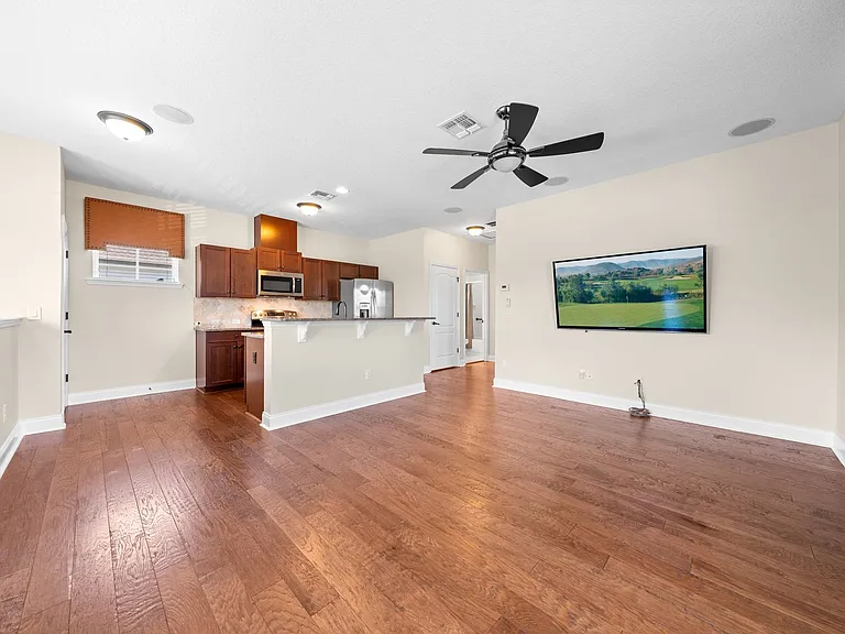 8393 Laureate Blvd — Photo 4