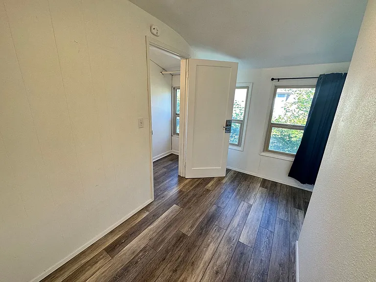 304 S Anderson St — Photo 17