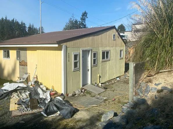 1275 Lombard St, North Bend, OR 97459