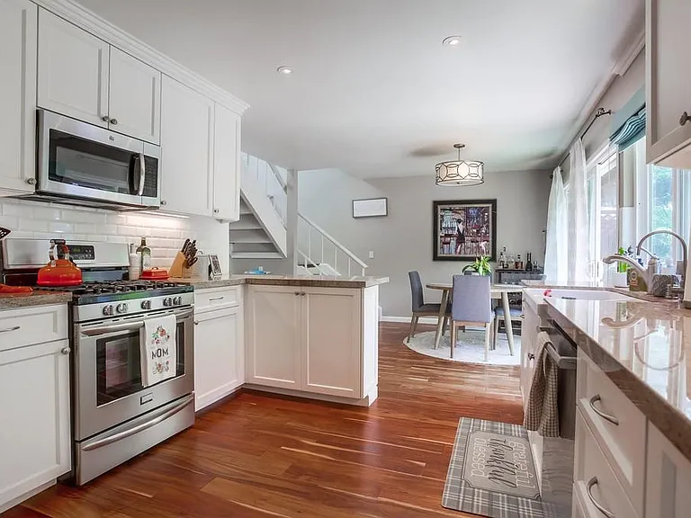510 Turfwood Ln — Photo 9