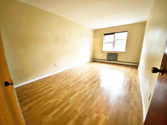 5th image of 2563 Cropsey Ave Floor 1