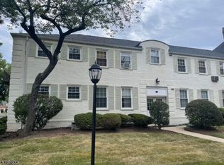 30 Parkway Vlg, Cranford, NJ 07016