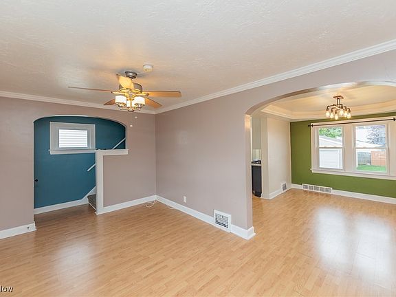 3rd image of 6114 Hampstead Ave