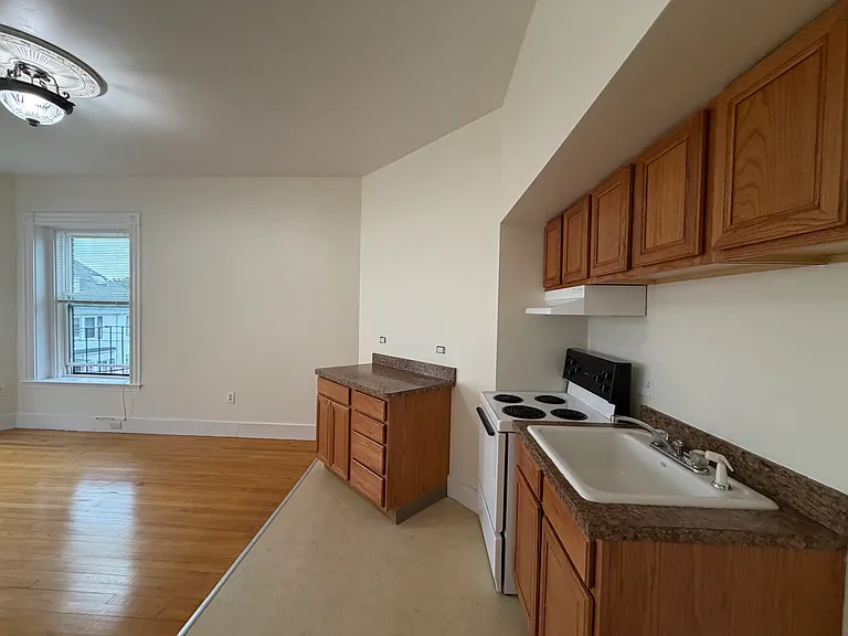62 Vinal Ave — Photo 3