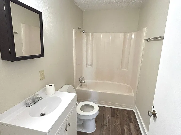 2455 Pegasus Pkwy #B — Photo 8