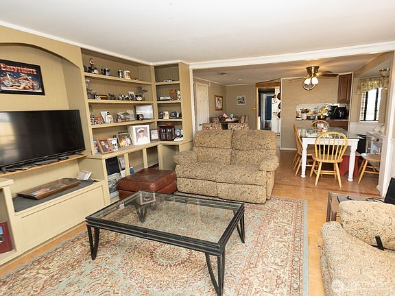 5th image of 812 N Pfenning Road