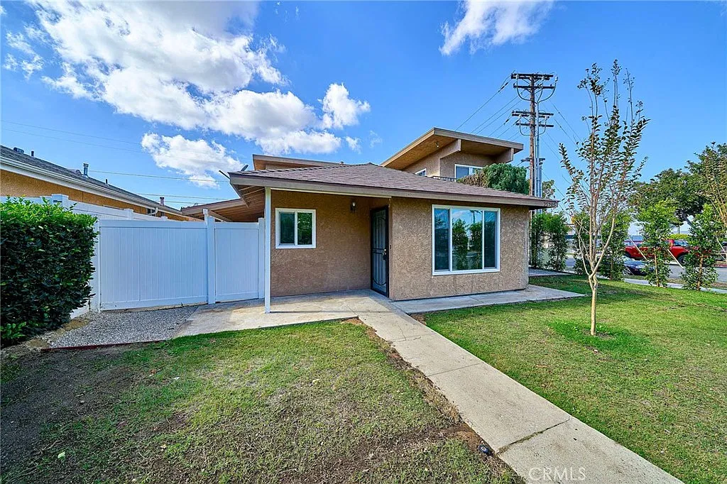3 bed, 950 sqft, $3,500 — Photo 1