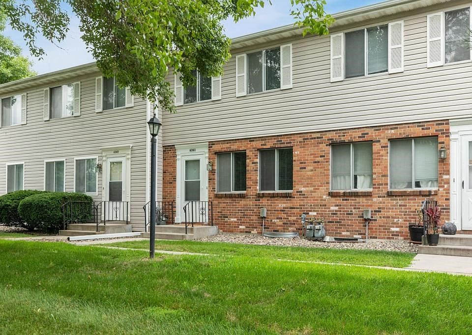 Row style, 2 story townhome