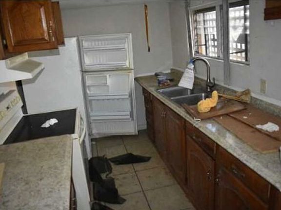 3rd image of 646 Cherry St
