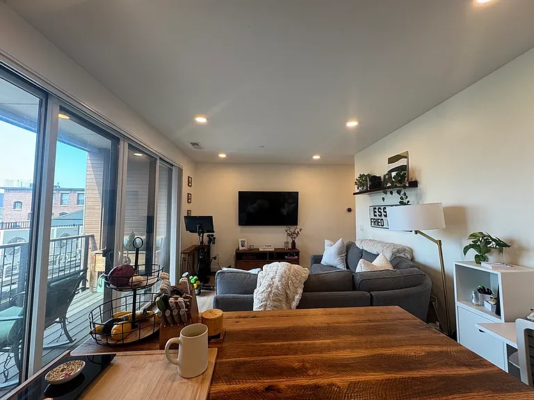 277 Border St #402 — Photo 6