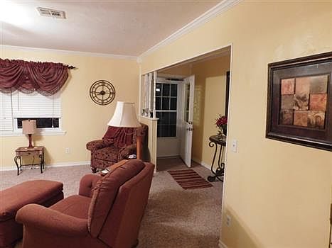 3rd image of 207 S Oak Ave