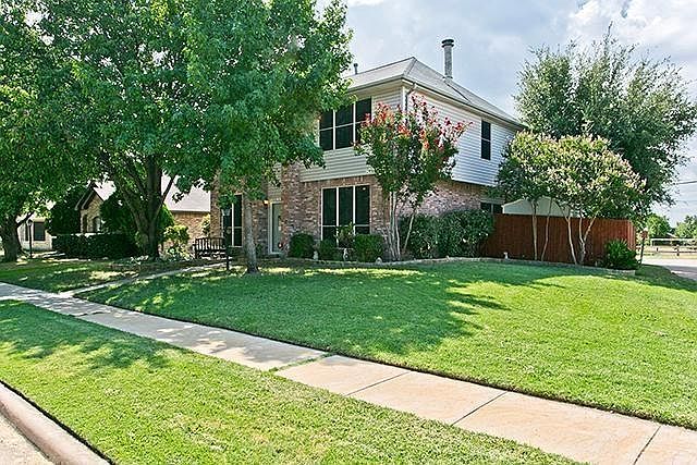 1st image of 737 Lake Bluff Dr