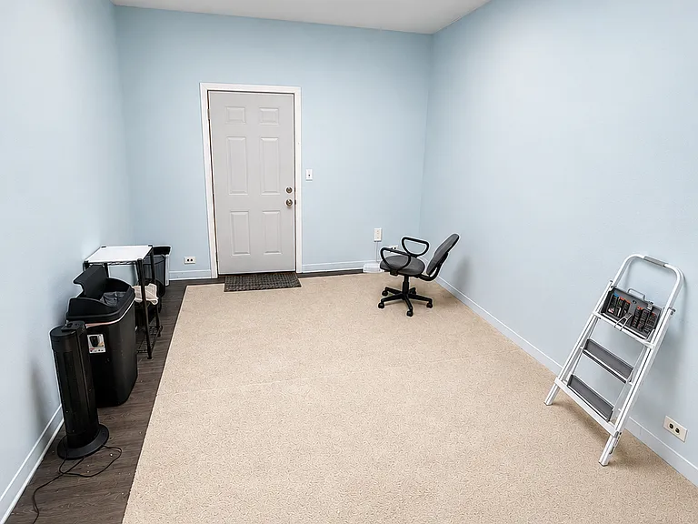14 S Dubuque St #6 — Photo 2