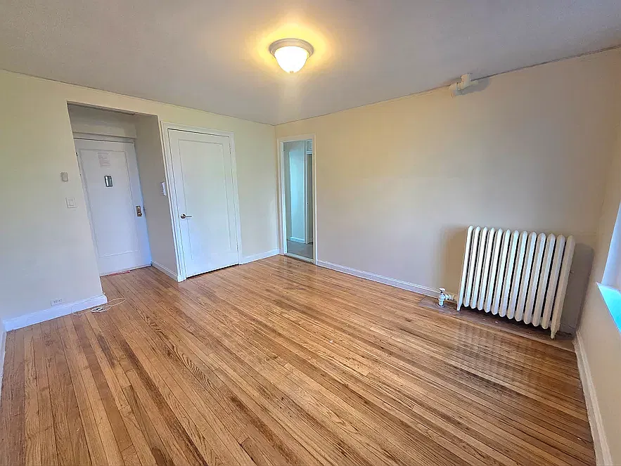 1030 Evergreen Avenue — Photo 2