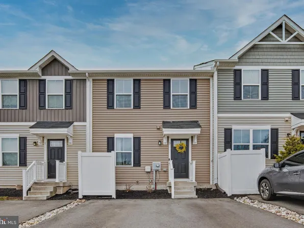 3 Castle Dr, Gilbertsville, PA 19525