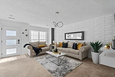 3 bed, 1292 sqft, $2,050 — Photo 2
