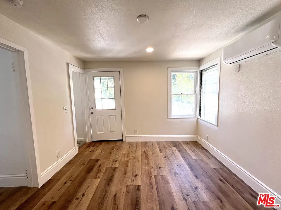 Studio, 1.0 bath, 350 sqft, $1,600 — Photo 4