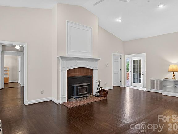 3rd image of 56 Whitney Ave