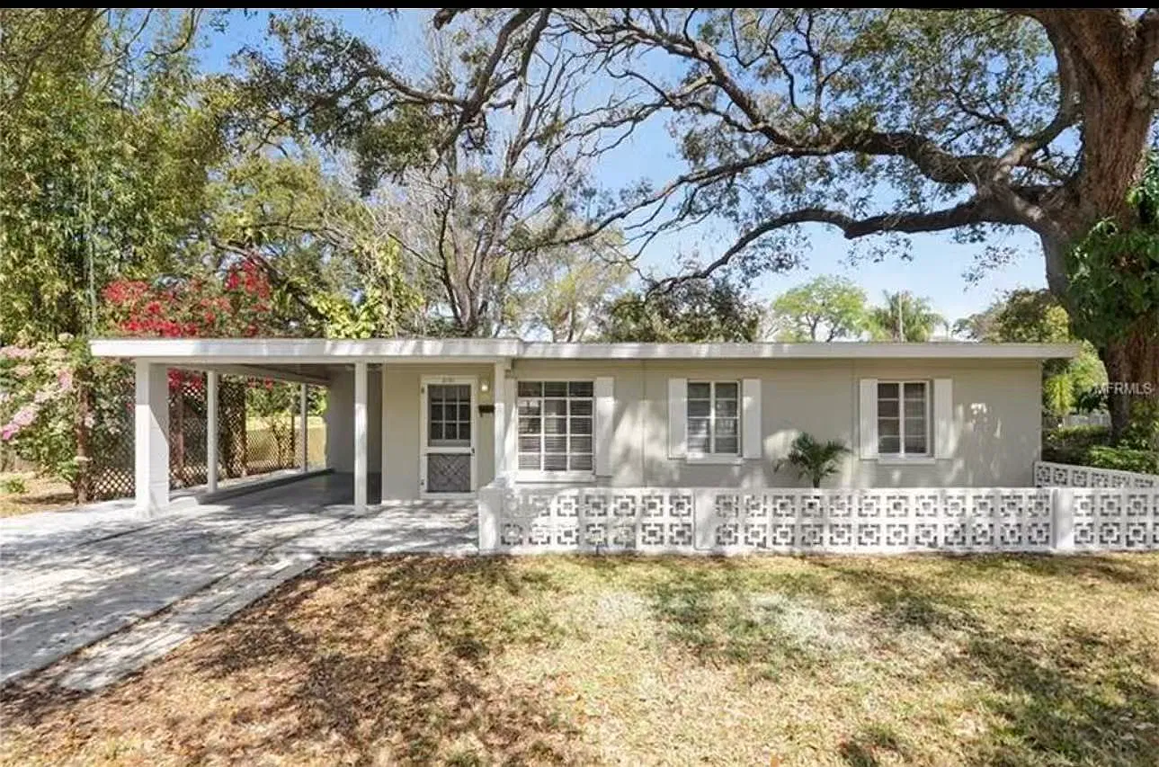 3 bed, 950 sqft, $2,450 — Photo 1