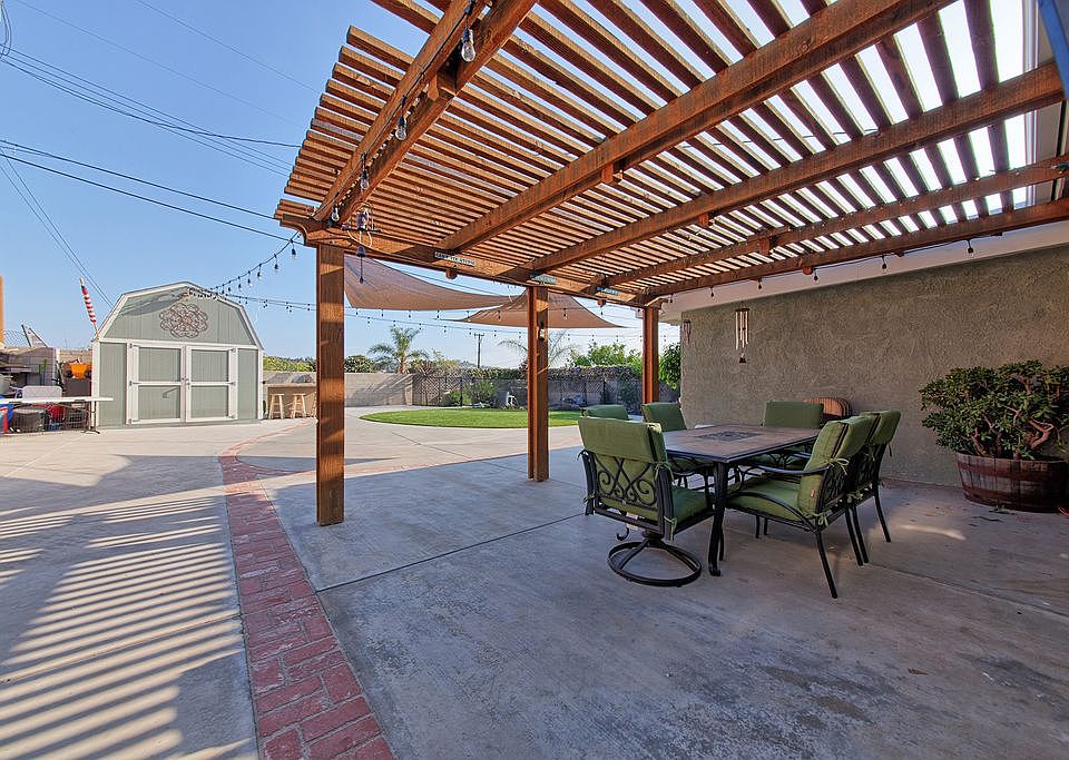 2nd image of 720 Buena Vista Ave