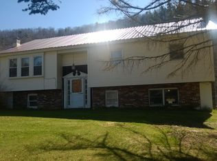 726 Hillside Rd, Poultney, VT 05764