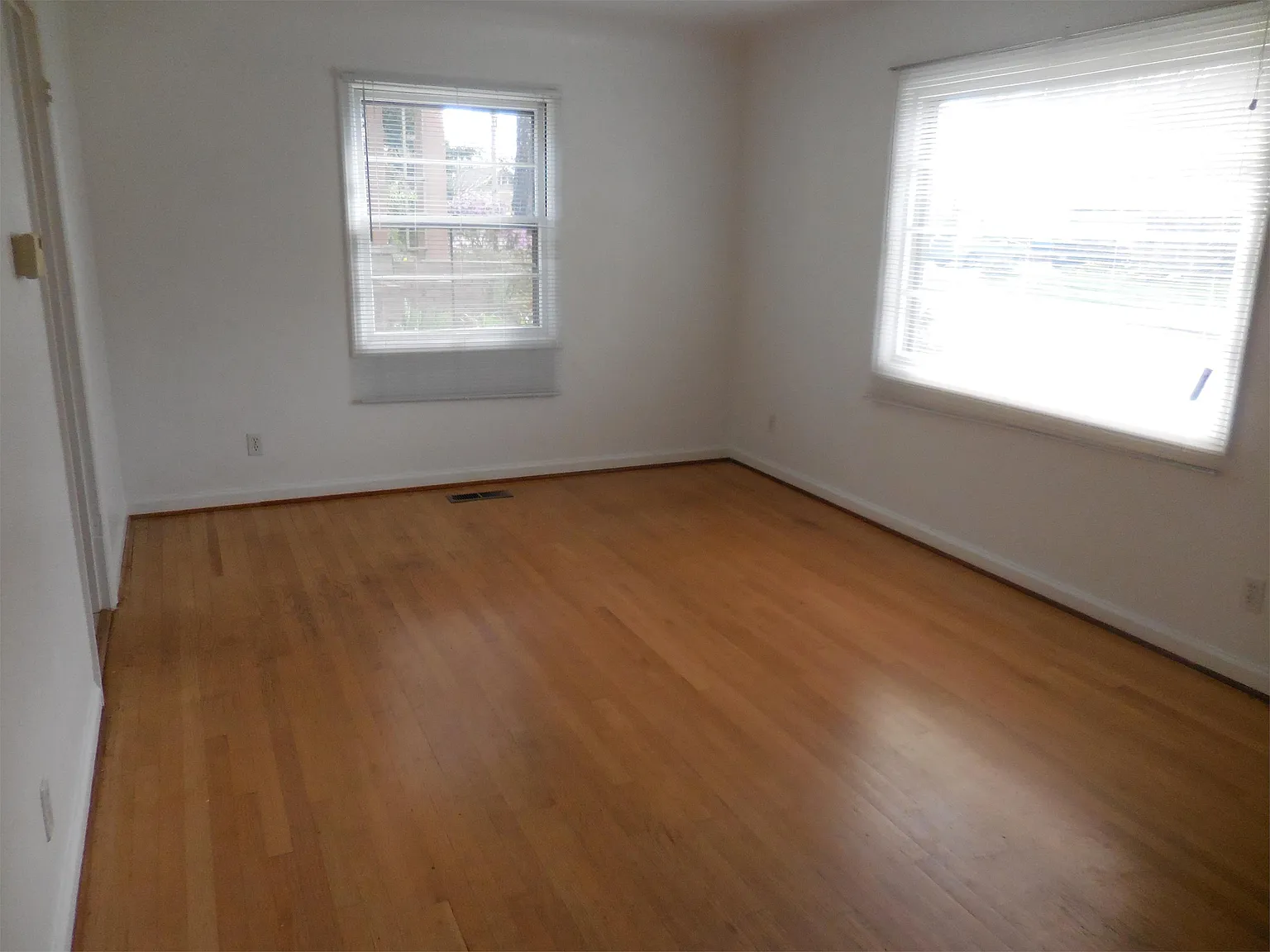 Bulr01: 4121 Se Ellis - 1 — Photo 2