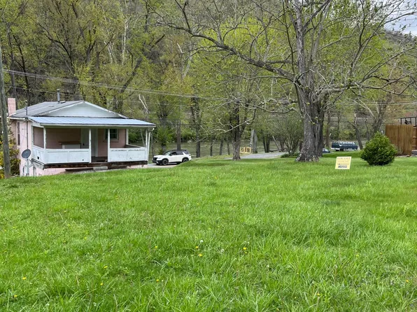 1300 Greenbrier Dr, Hinton, WV 25951