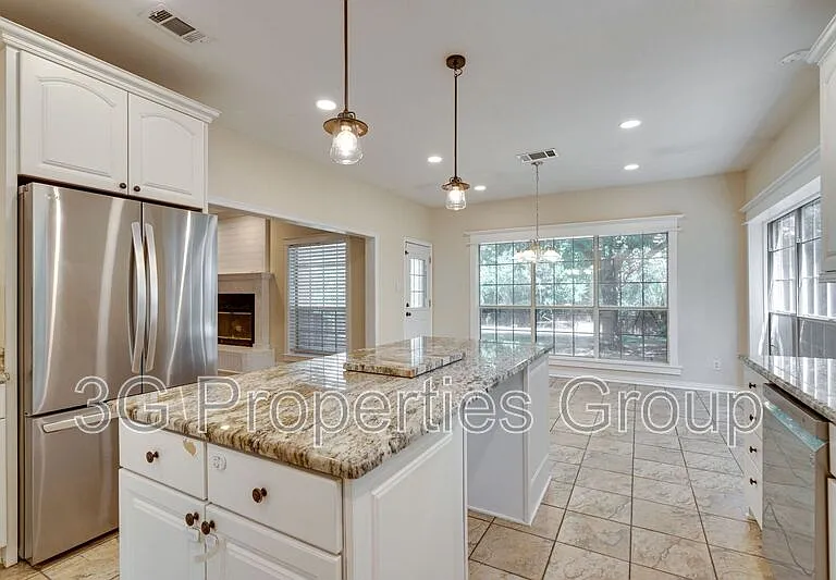 3937 Valley View Ln — Photo 12