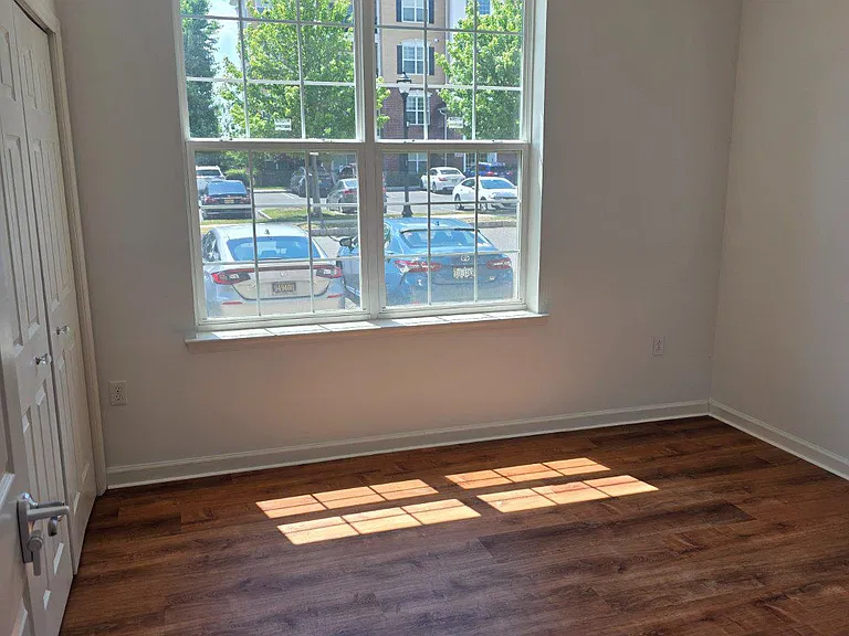 1115 Halifax Pl — Photo 9